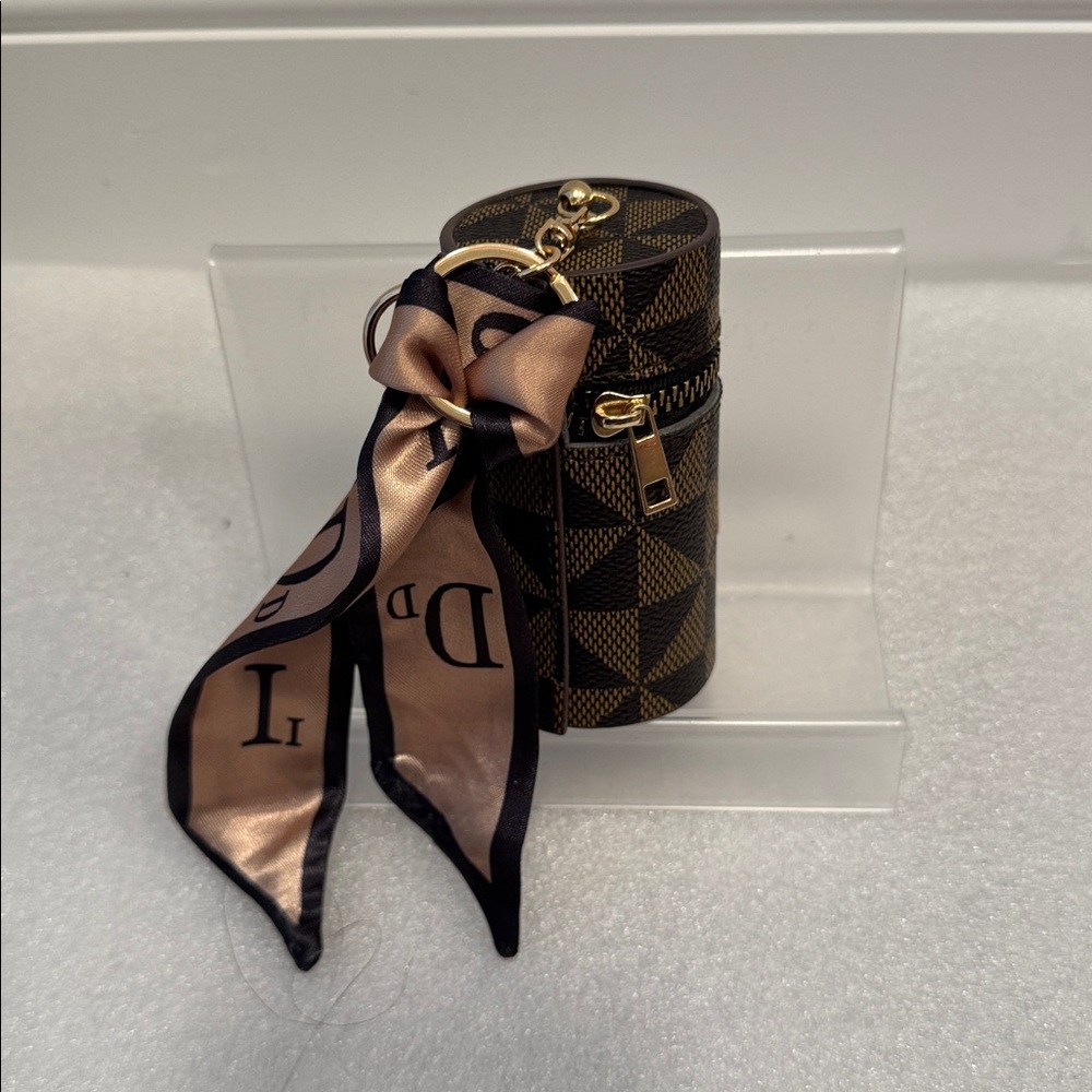 Vogue new famous checkered lipstick chapstick holder keychain charm - Picture 2 of 3